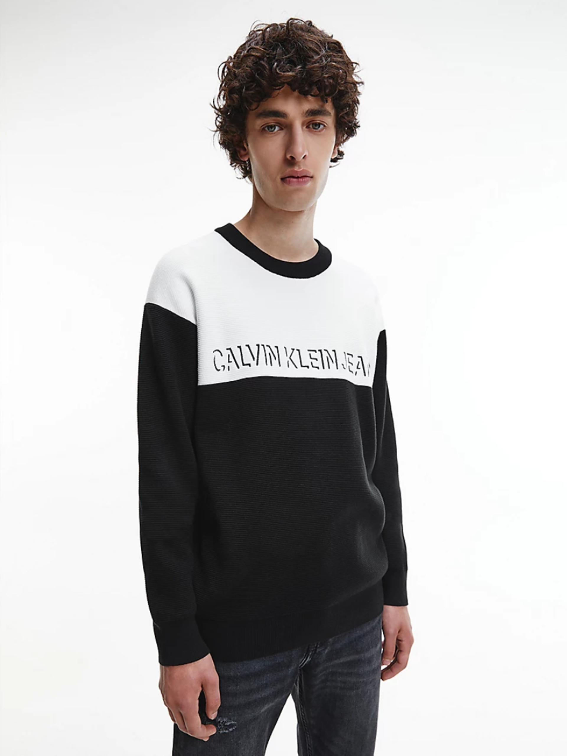 Calvin Klein pánský černobílý svetr - XL (YAF)