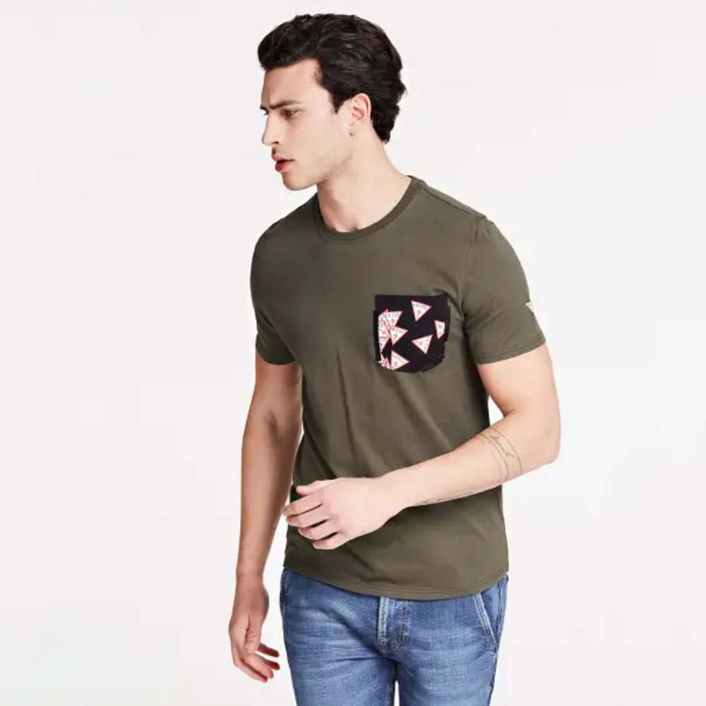 Guess pánské khaki tričko s kapsičkou - M (G8X8)