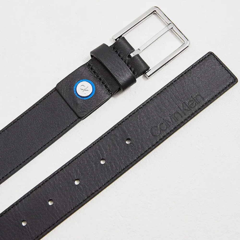 detail Calvin Klein pánský černý pásek