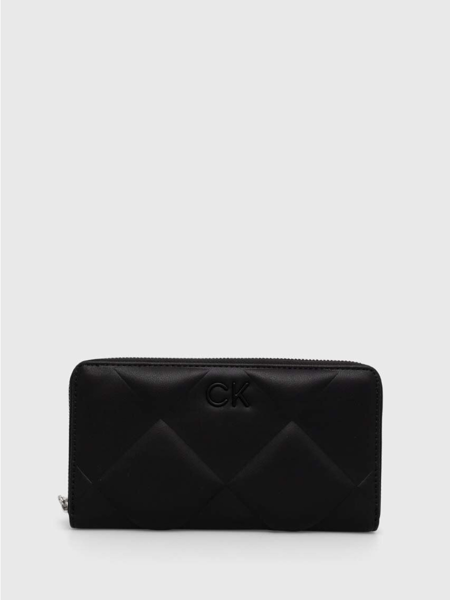 detail Calvin Klein dámská černá peněženka