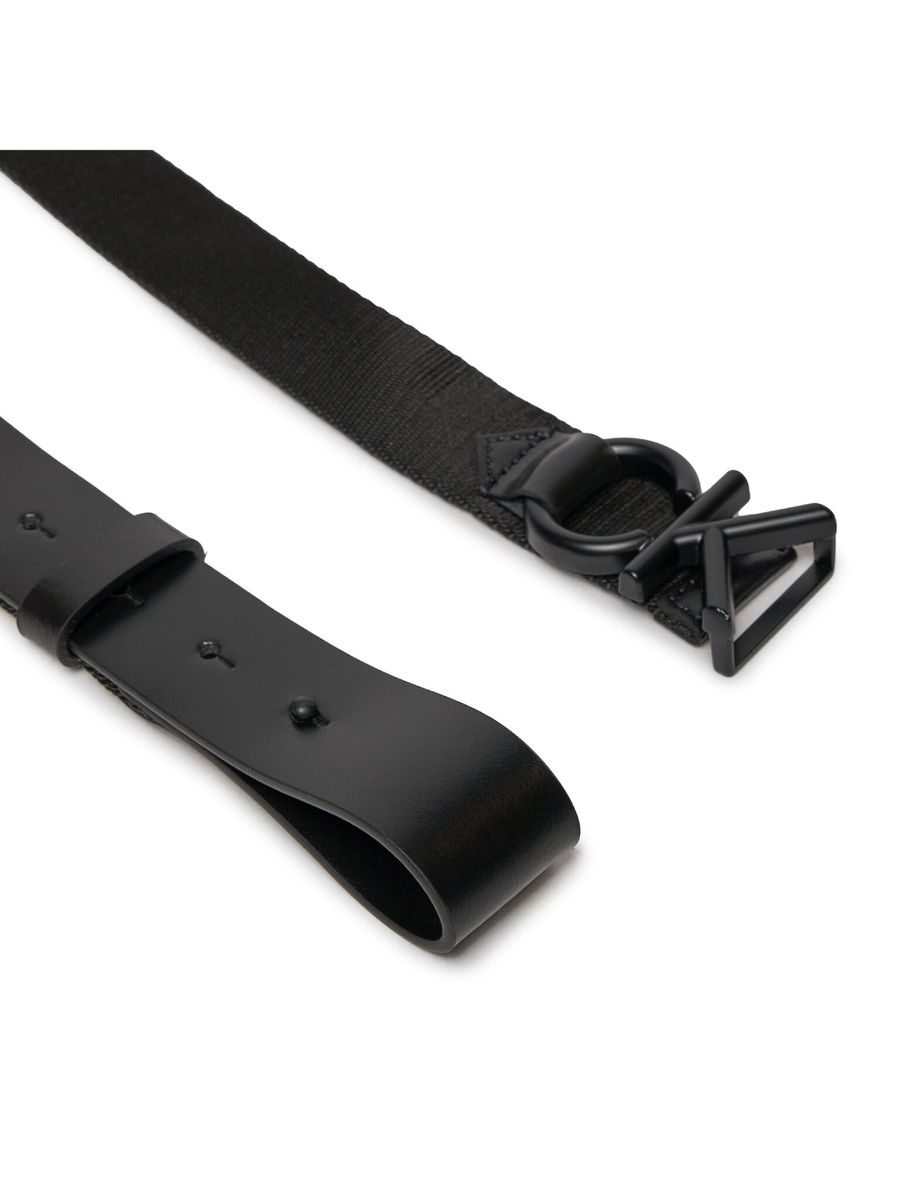 detail Calvin Klein pánský černý pásek