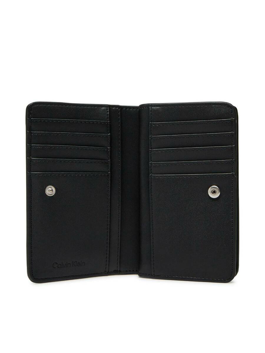 detail Calvin Klein dámská černá peněženka