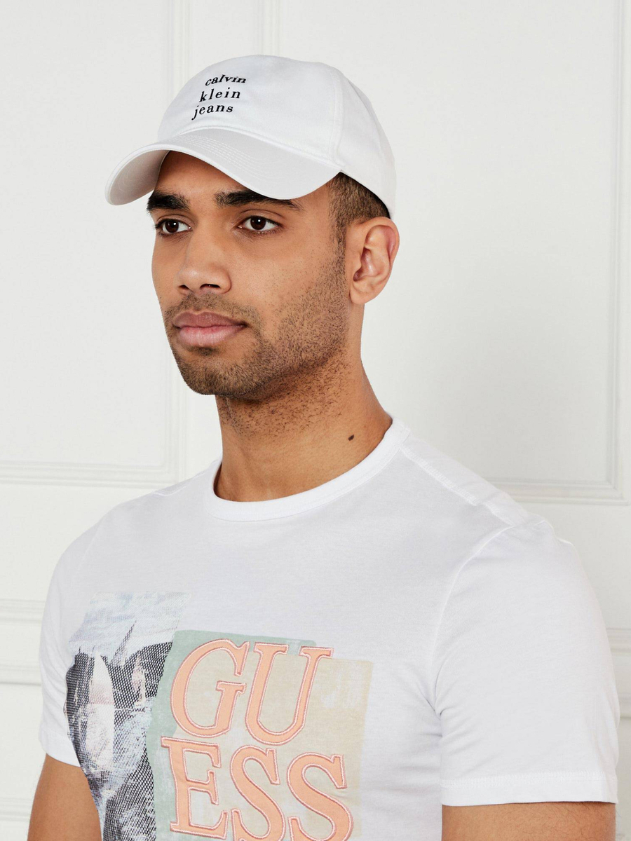 detail Calvin Klein pánská bílá kšiltovka
