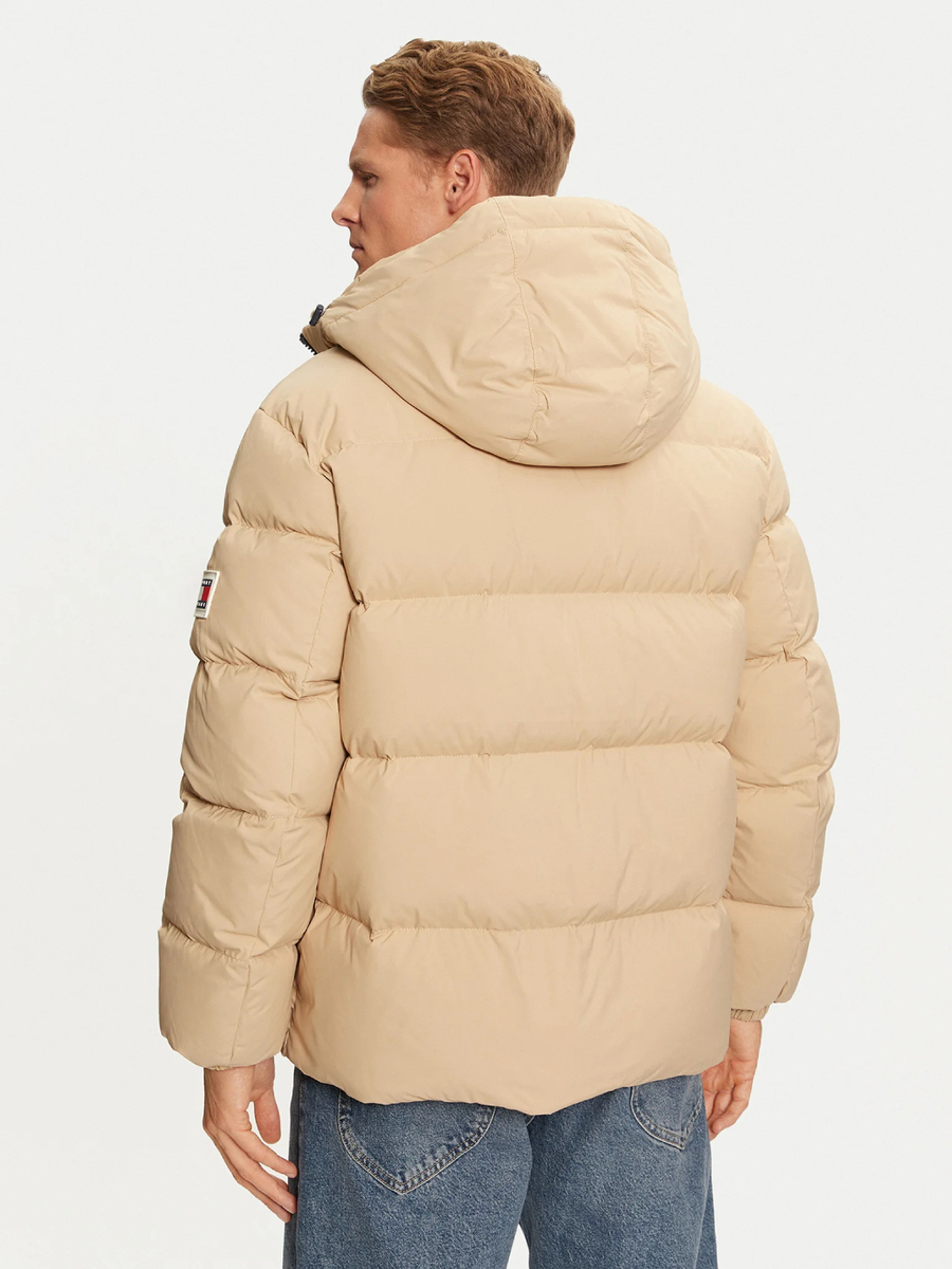 detail Tommy Jeans pánská béžová bunda