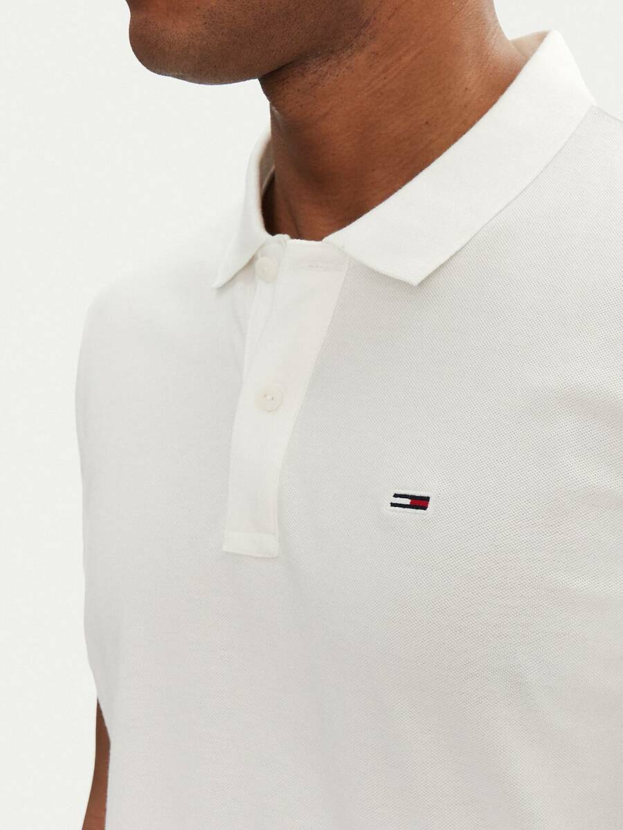 detail Tommy Jeans pánské bílé polo tričko
