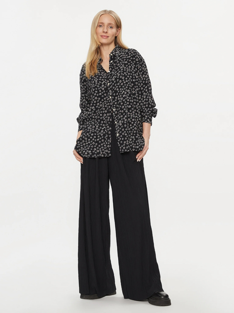 detail Tommy Jeans dámská černá vzorovaná košile