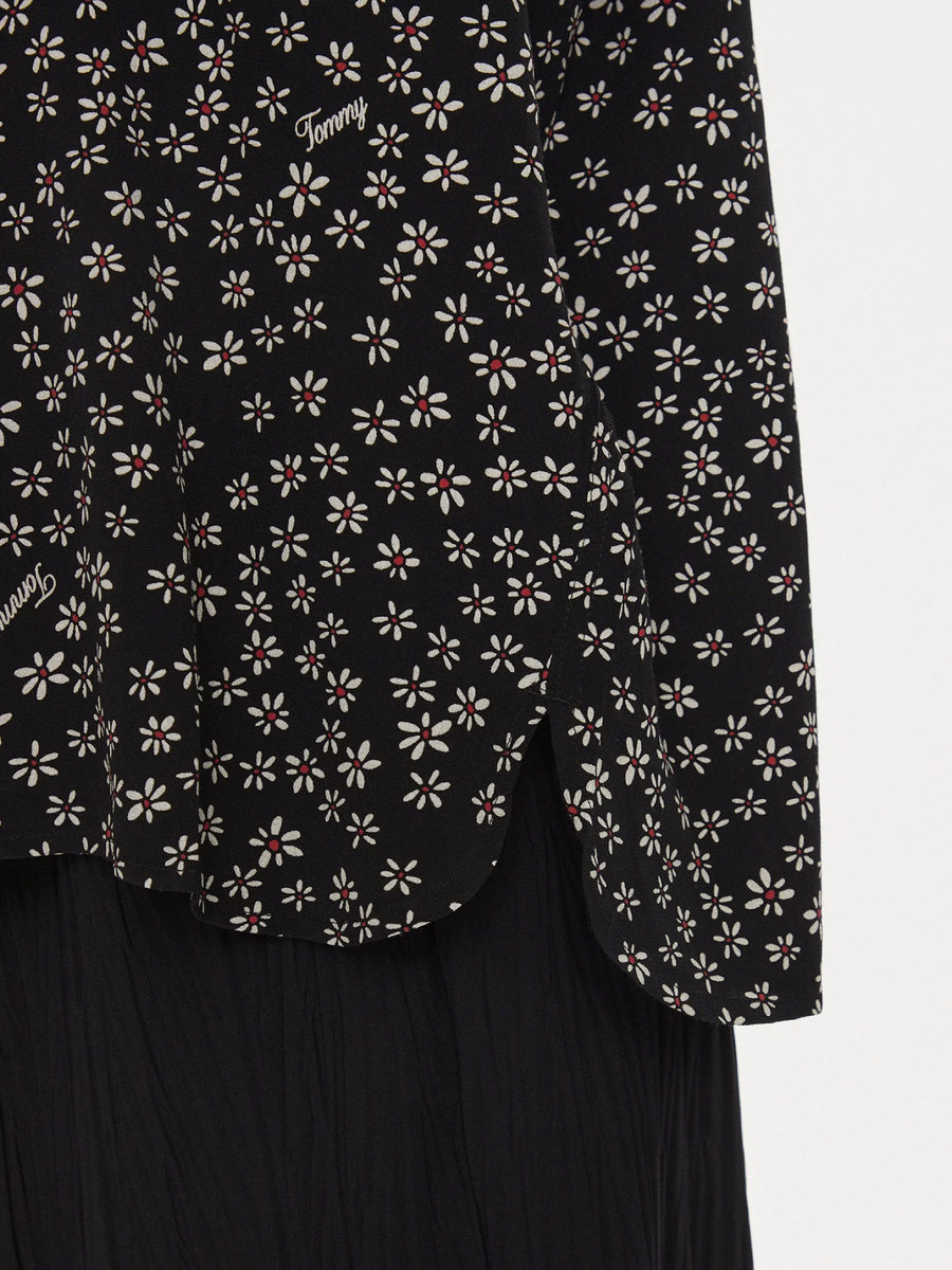 detail Tommy Jeans dámská černá vzorovaná košile