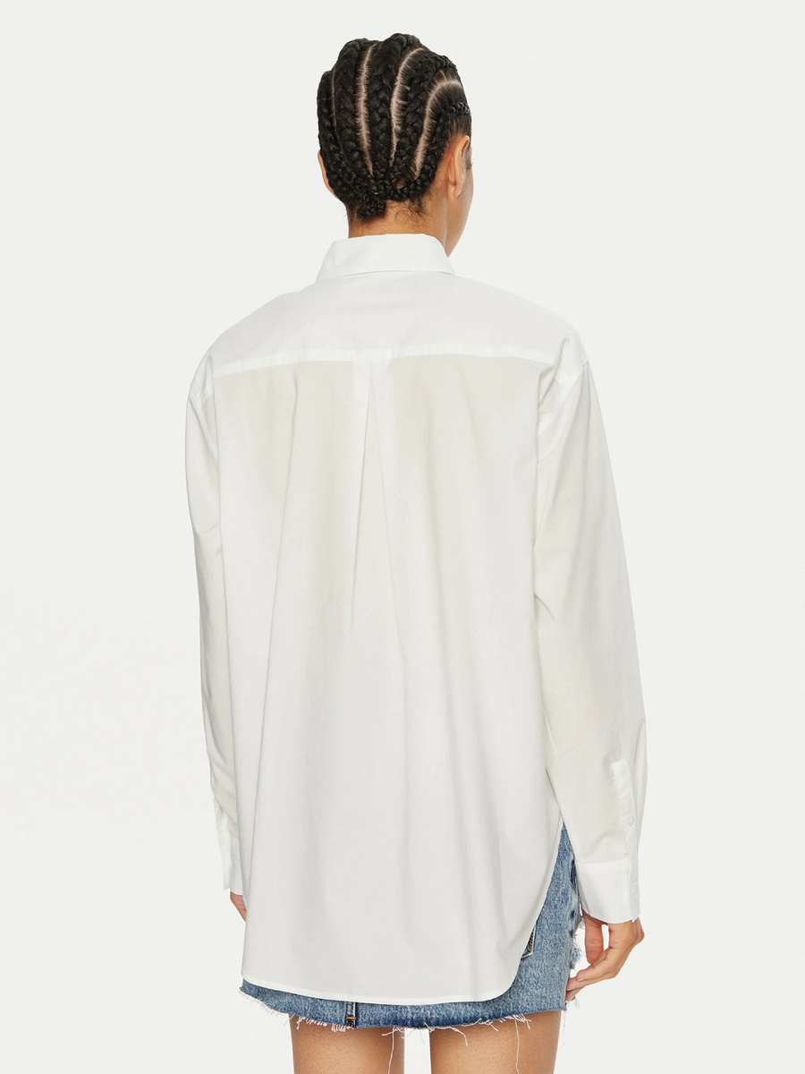 detail Calvin Klein dámská bílá košile