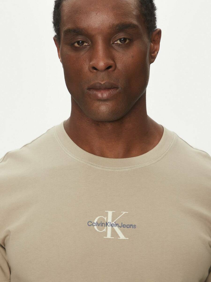 detail Calvin Klein pánské béžové tričko