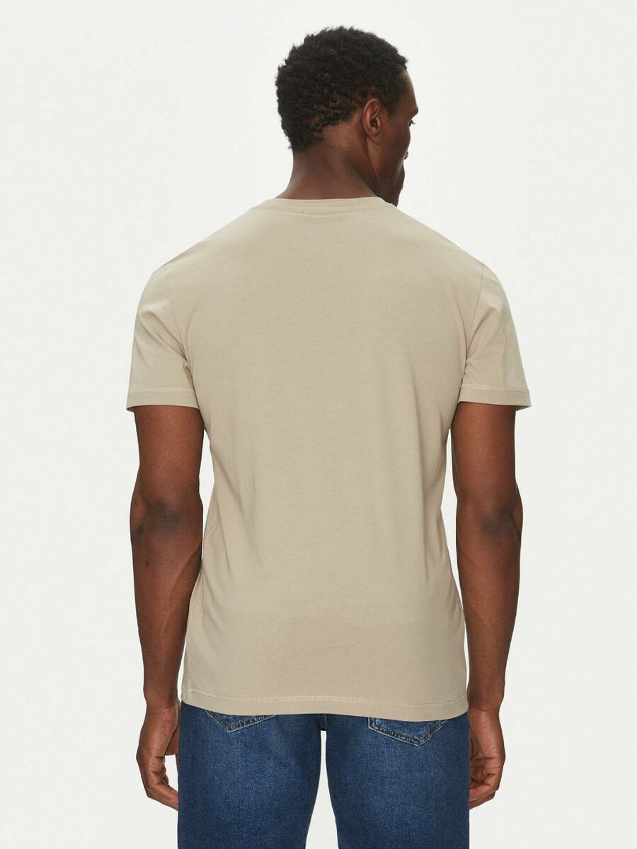 detail Calvin Klein pánské béžové tričko