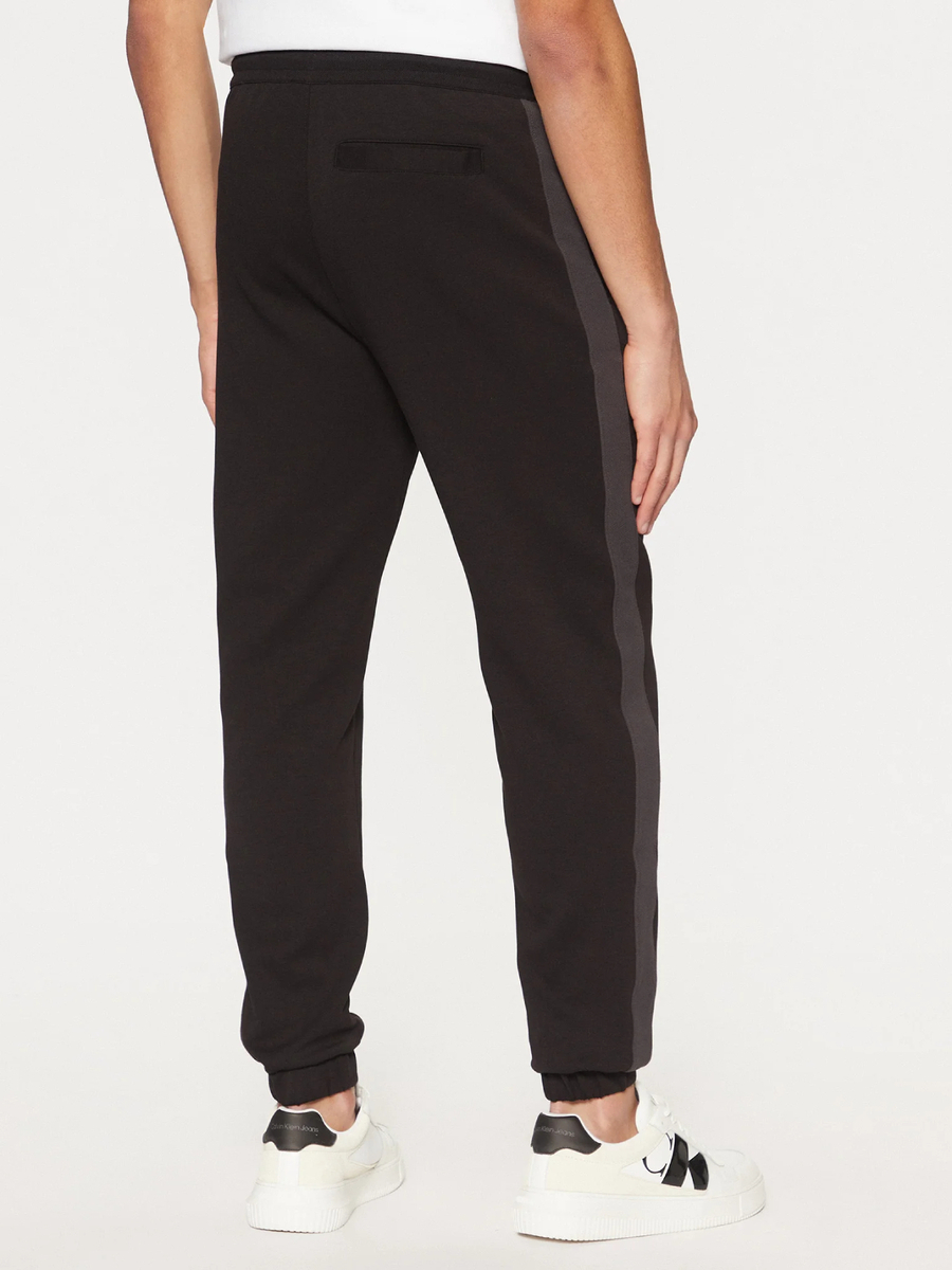 detail Calvin Klein pánské černé tepláky