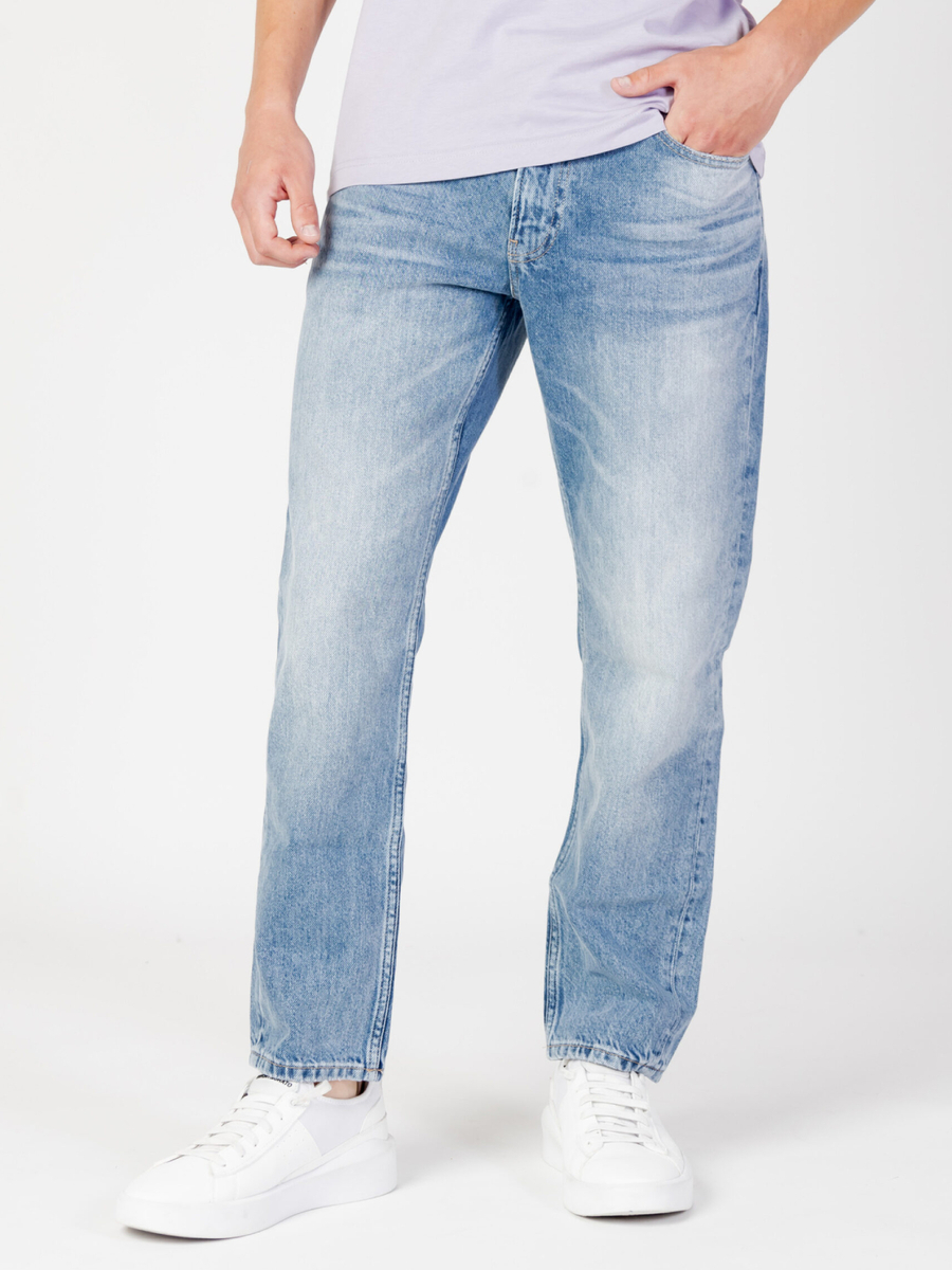 detail Calvin Klein pánské světle modré džíny