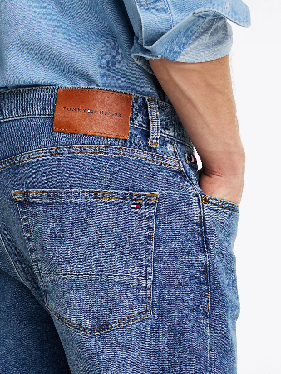 detail Tommy Hilfiger pánské modré džíny