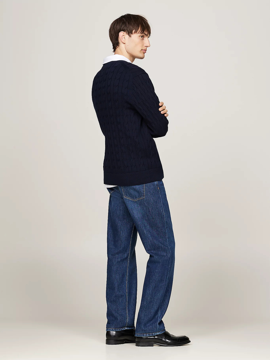 detail Tommy Hilfiger pánský tmavě modrý svetr