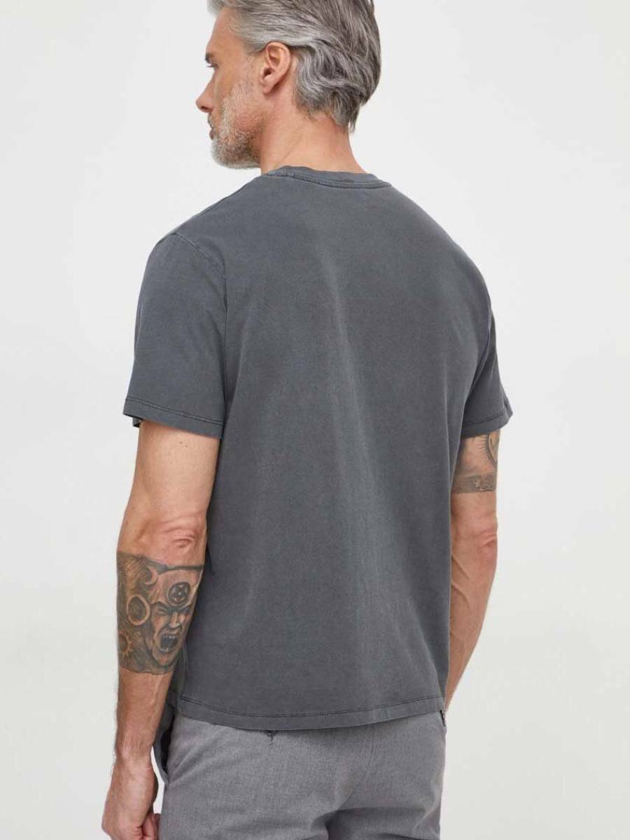 detail Pepe Jeans pánské tmavě šedé tričko