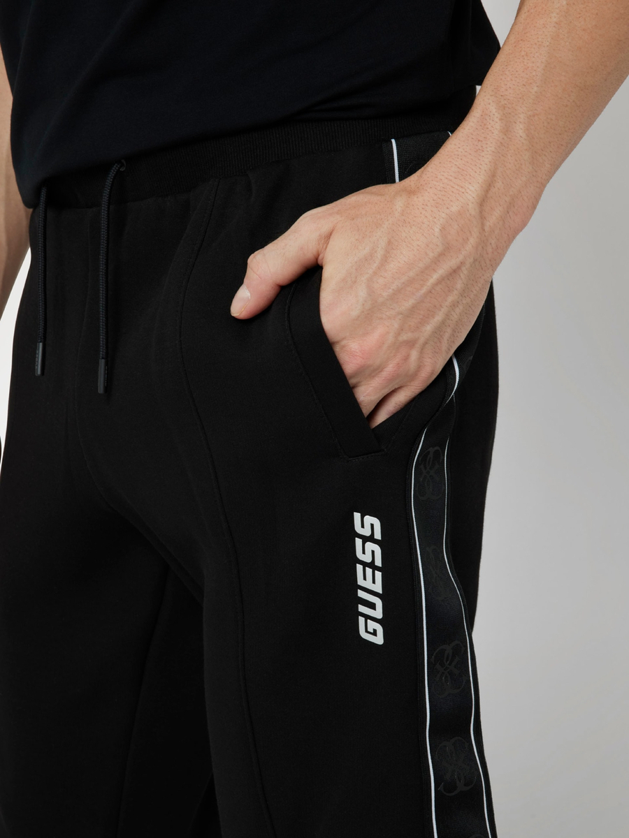 detail Guess pánské černé tepláky