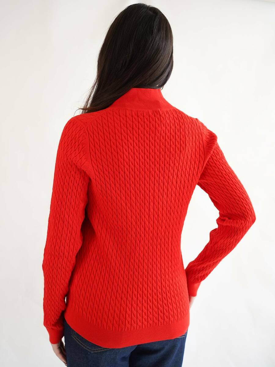 detail Tommy Hilfiger dámský červený svetr