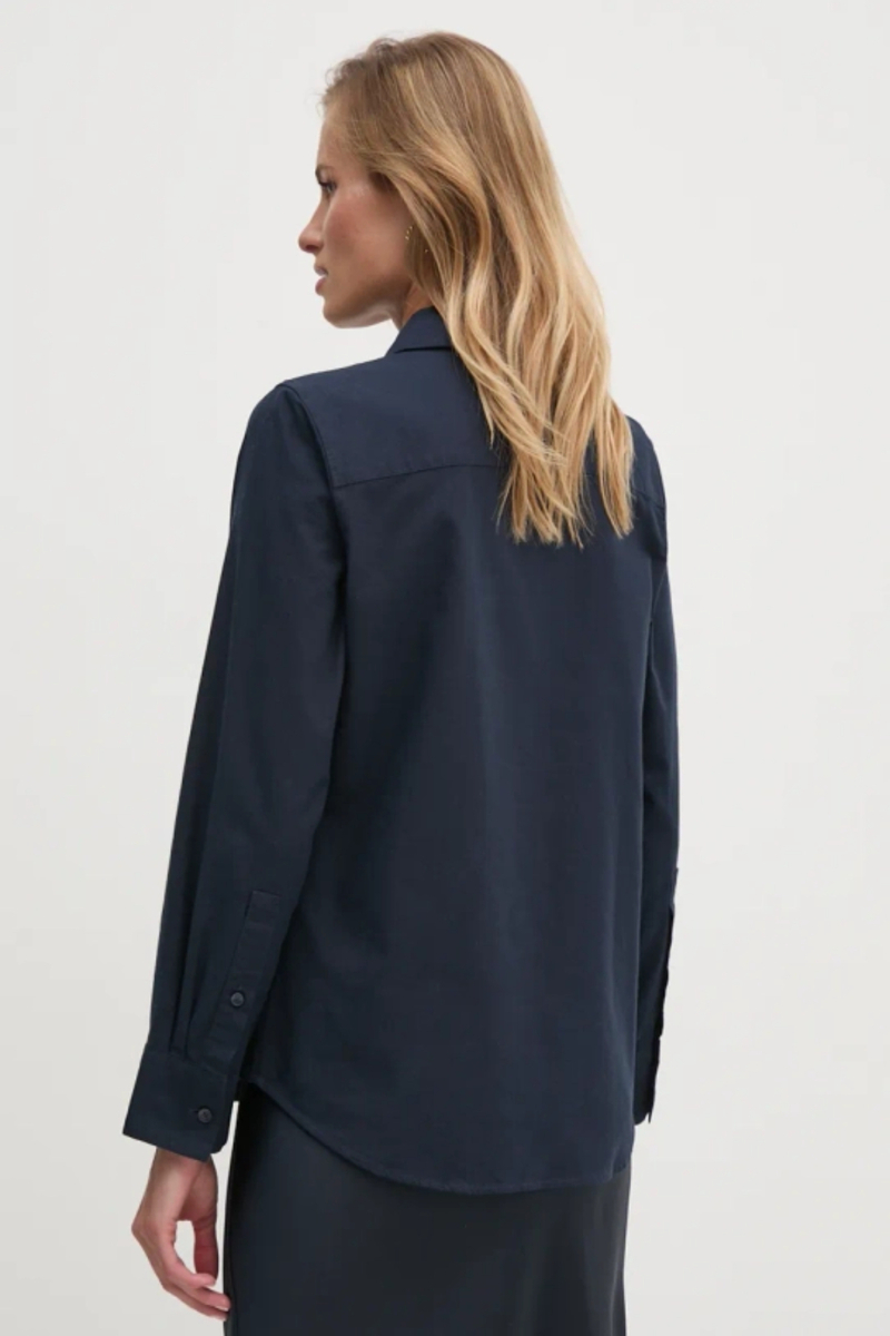 detail Tommy Hilfiger dámská tmavě modrá košile