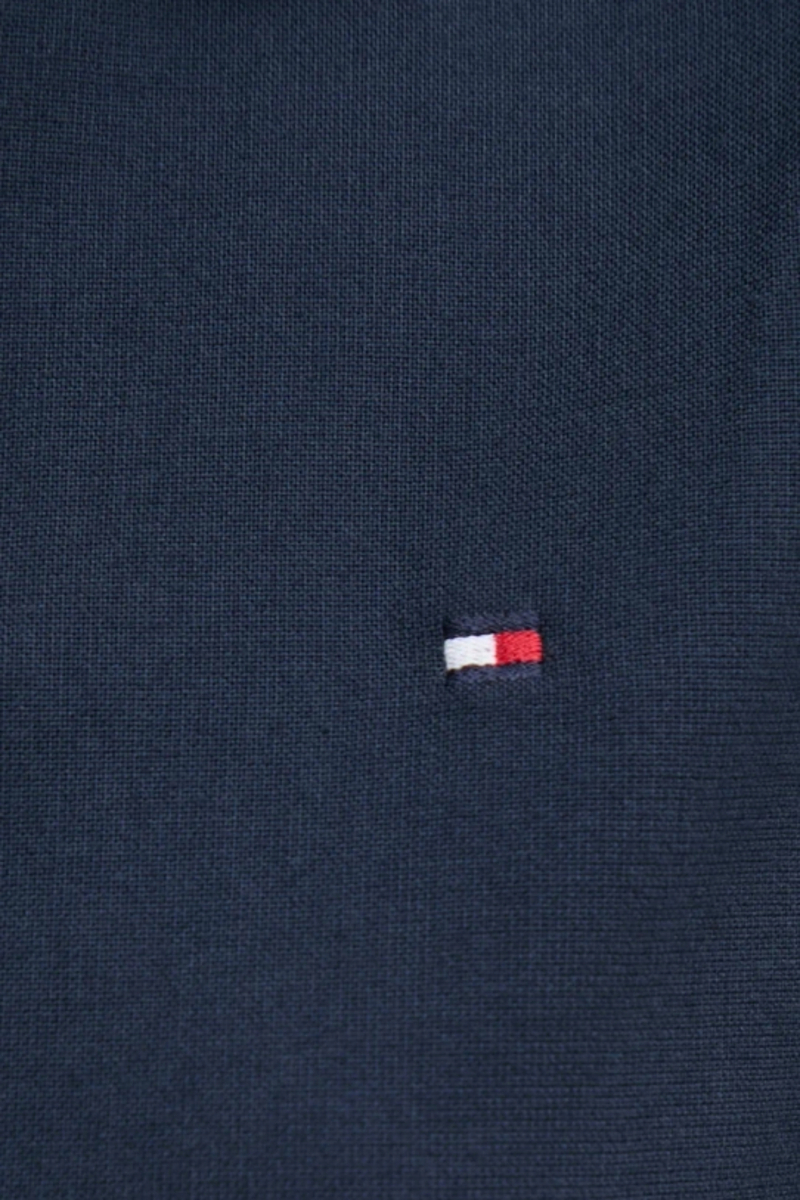 detail Tommy Hilfiger dámská tmavě modrá košile