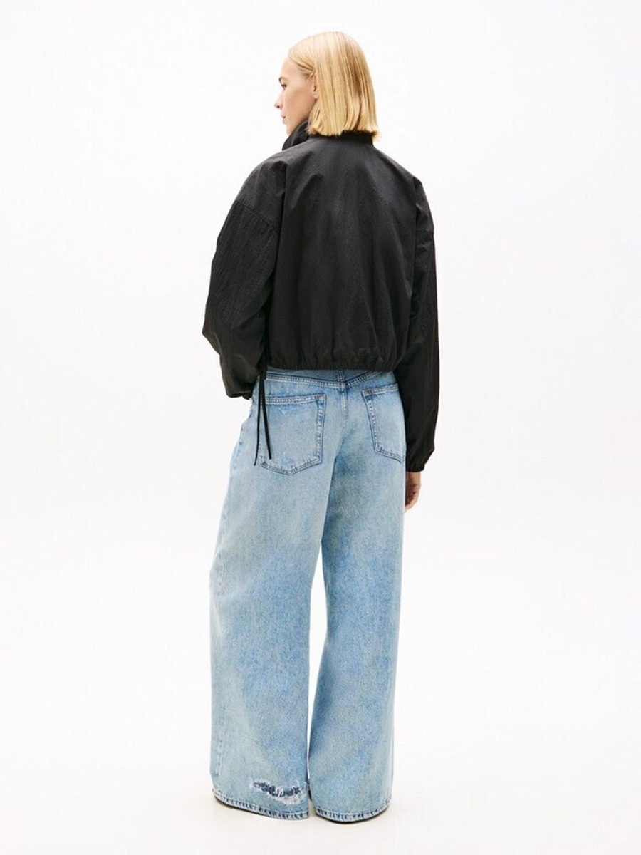 detail Tommy Jeans dámská černá přechodová bunda