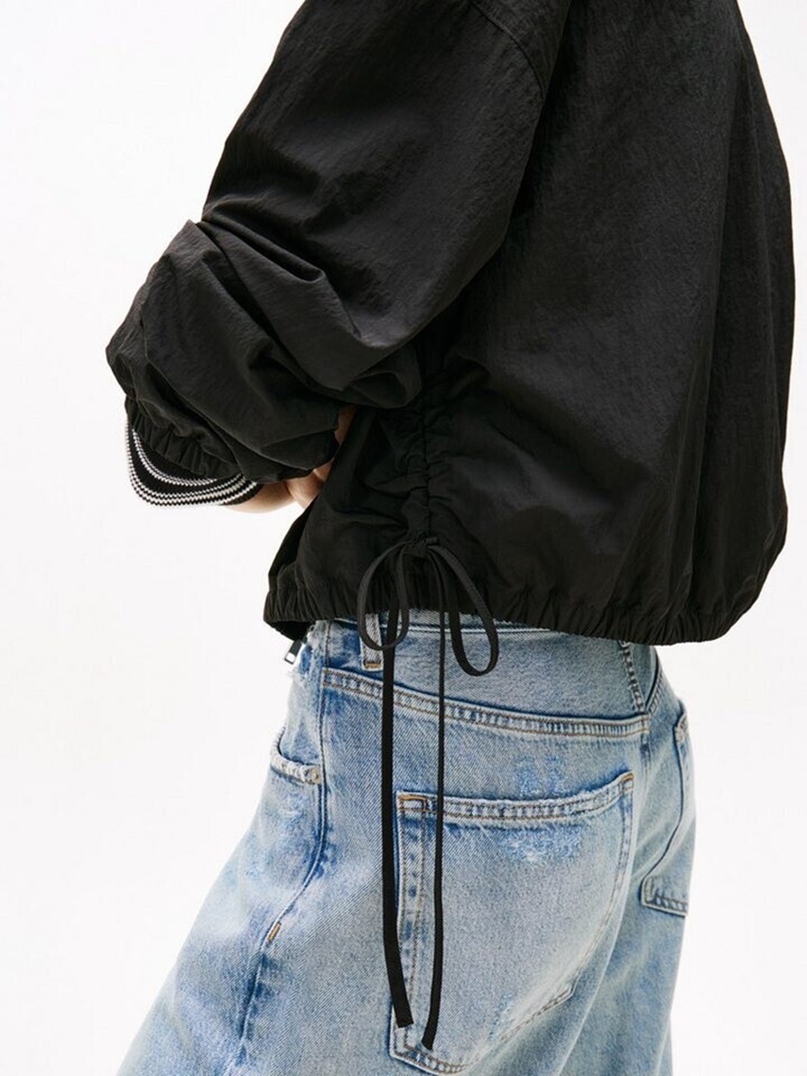 detail Tommy Jeans dámská černá přechodová bunda