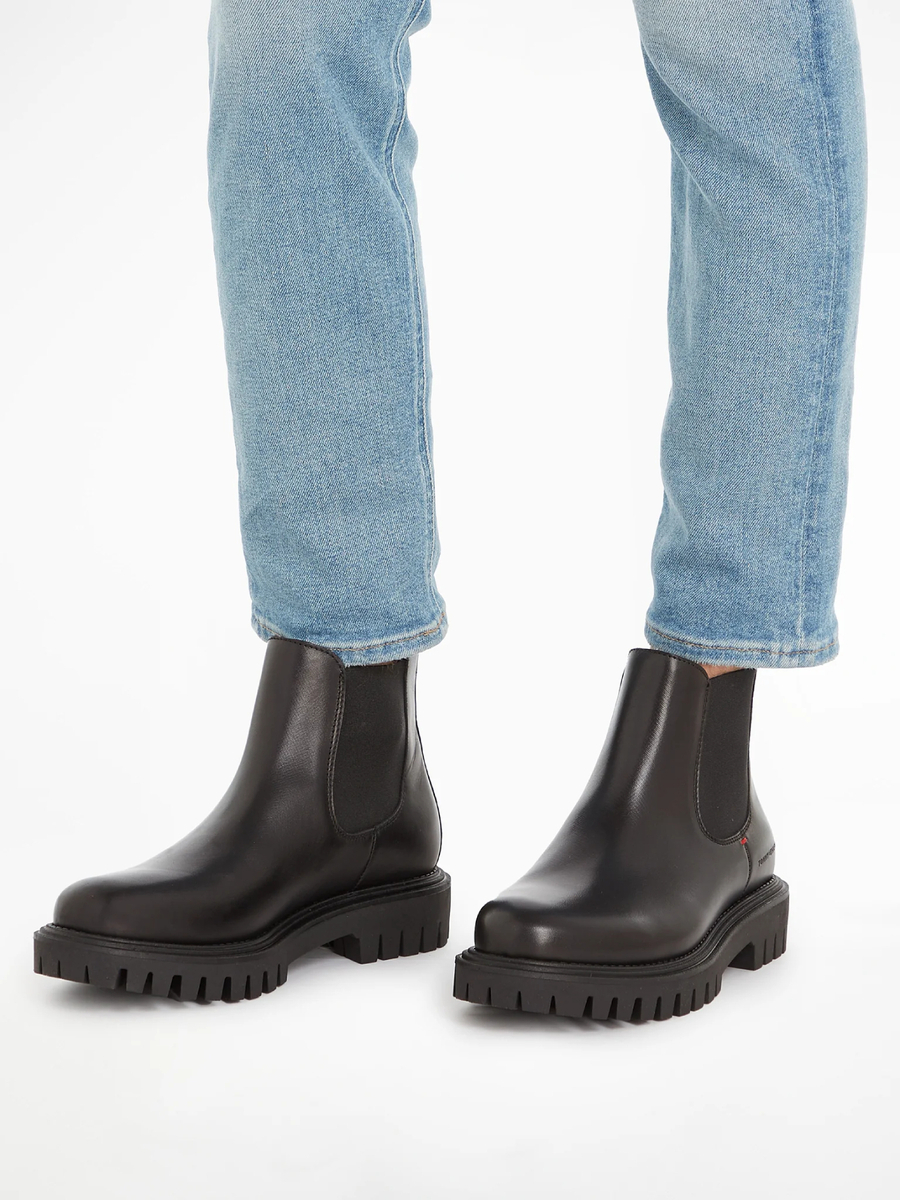 detail Tommy Hilfiger pánské černé boty