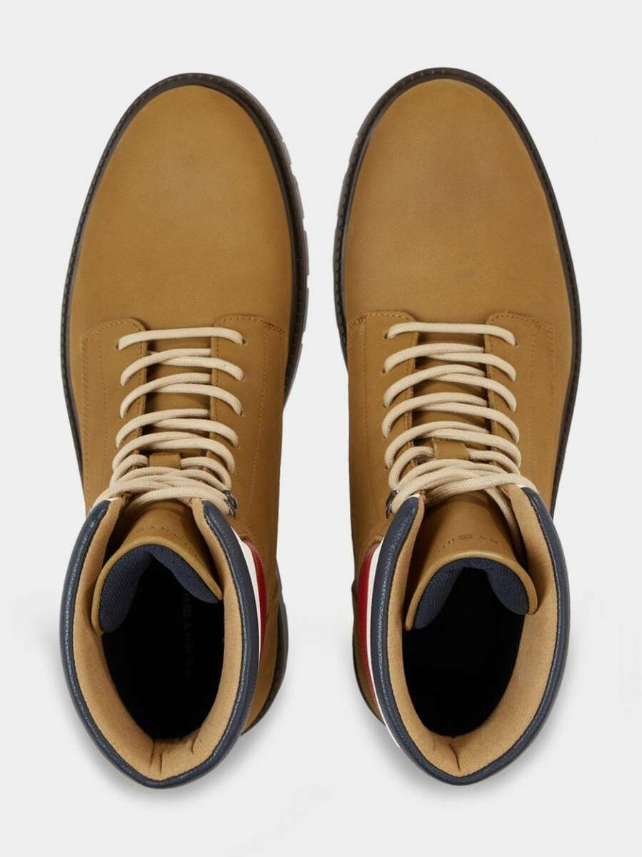 detail Tommy Hilfiger pánská béžová kotníková obuv