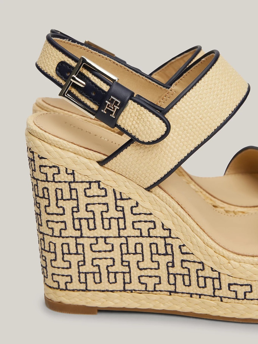 detail Tommy Hilfiger dámské béžové sandály