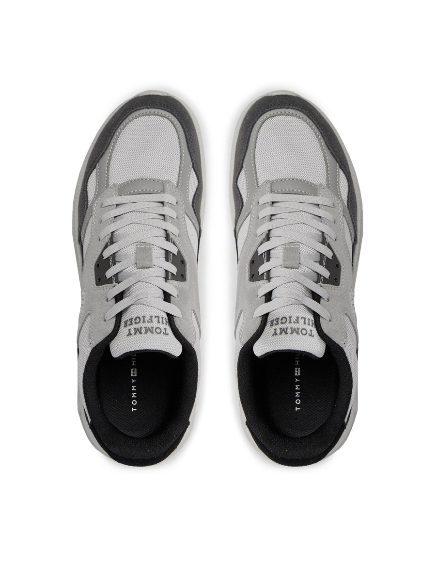 detail Tommy Hilfiger pánské šedé tenisky Modern