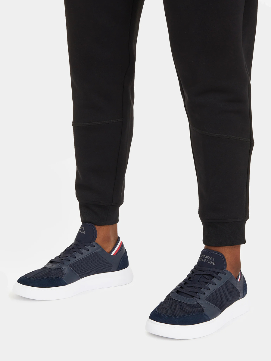 detail Tommy Hilfiger pánské tmavě modré tenisky