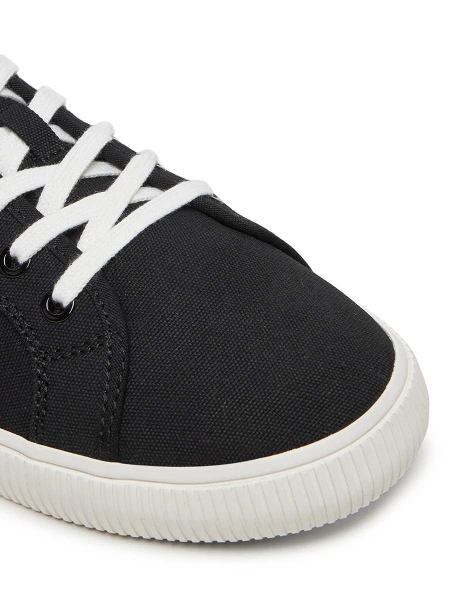 detail Calvin Klein pánské černé tenisky