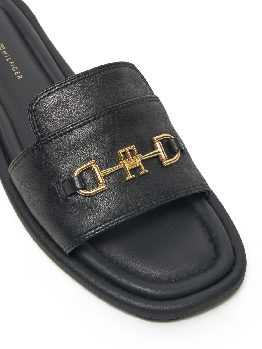 detail Tommy Hilfiger dámské černé pantofle