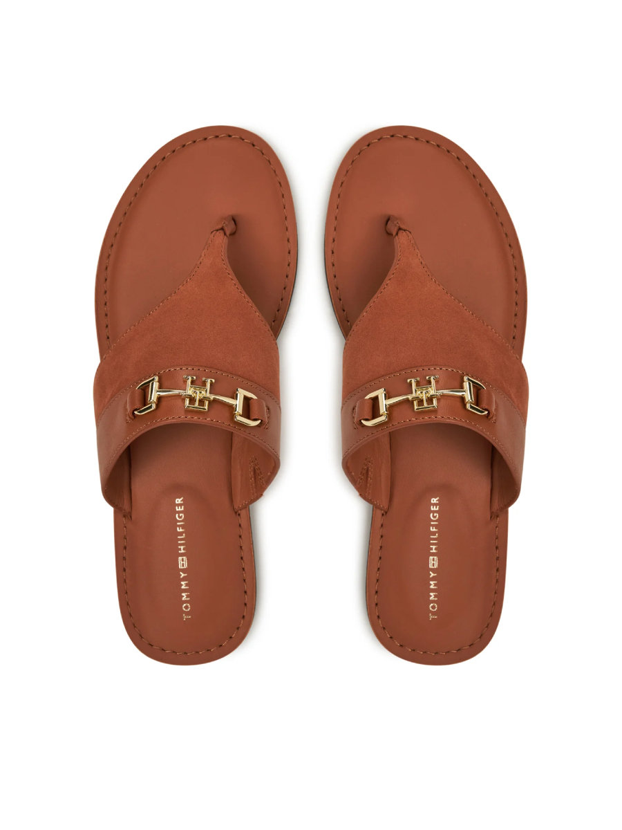 detail Tommy Hilfiger dámské hnědé žabky