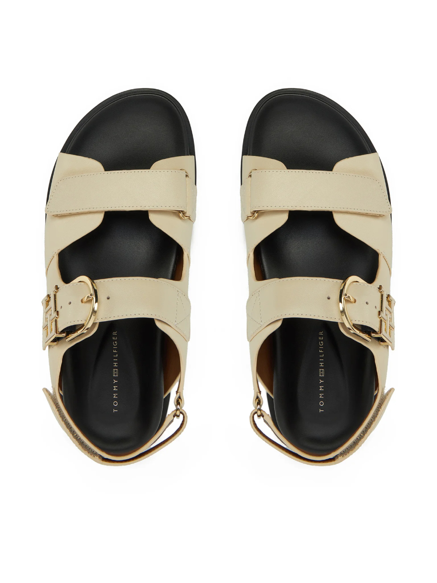 detail Tommy Hilfiger dámské krémové sandále