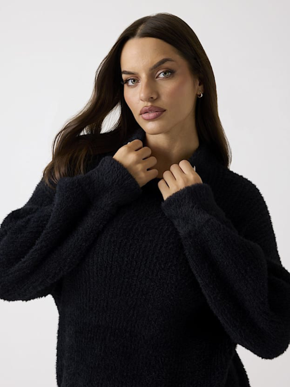 detail Guess dámský černý svetr