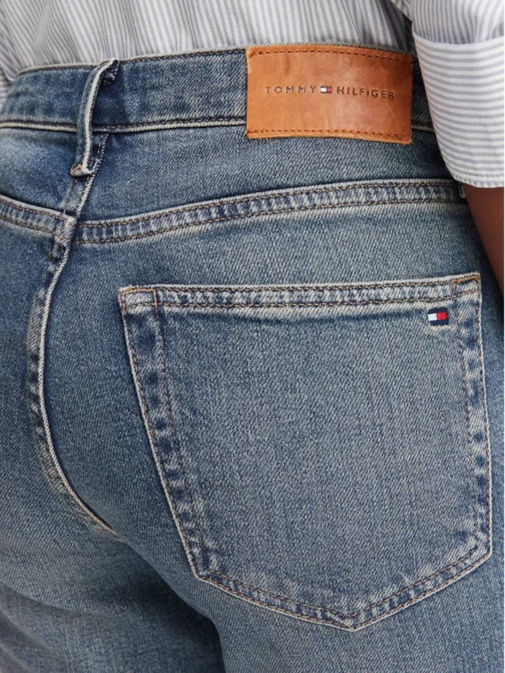 detail Tommy Hilfiger dámské modré džíny