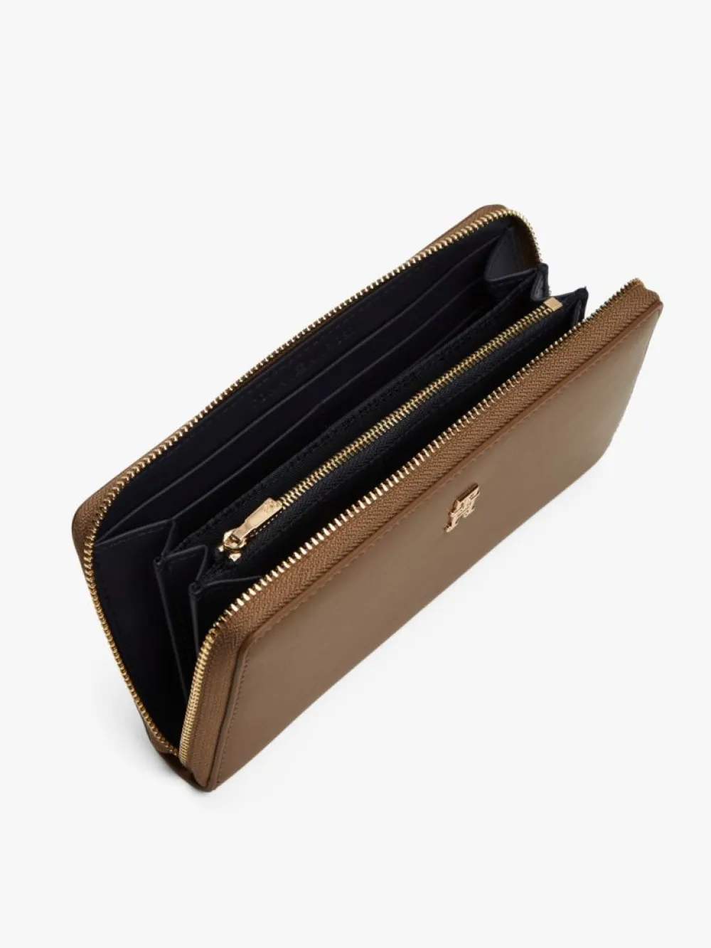 detail Tommy Hilfiger dámská hnědá peněženka