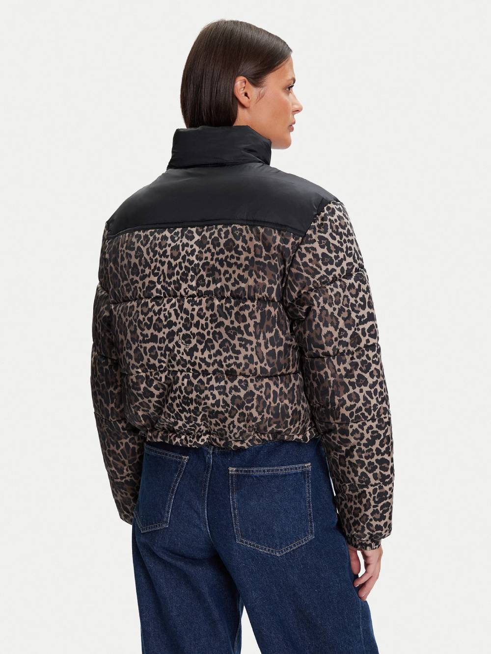 detail Tommy Jeans dámská vzorovaná zimní bunda