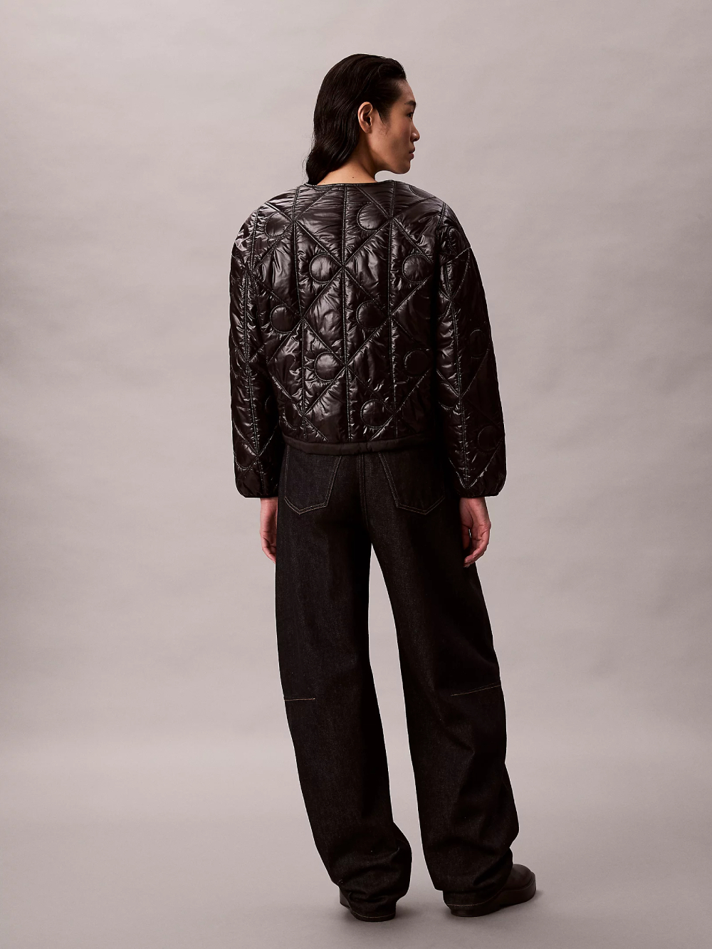 detail Calvin Klein dámská černá bunda