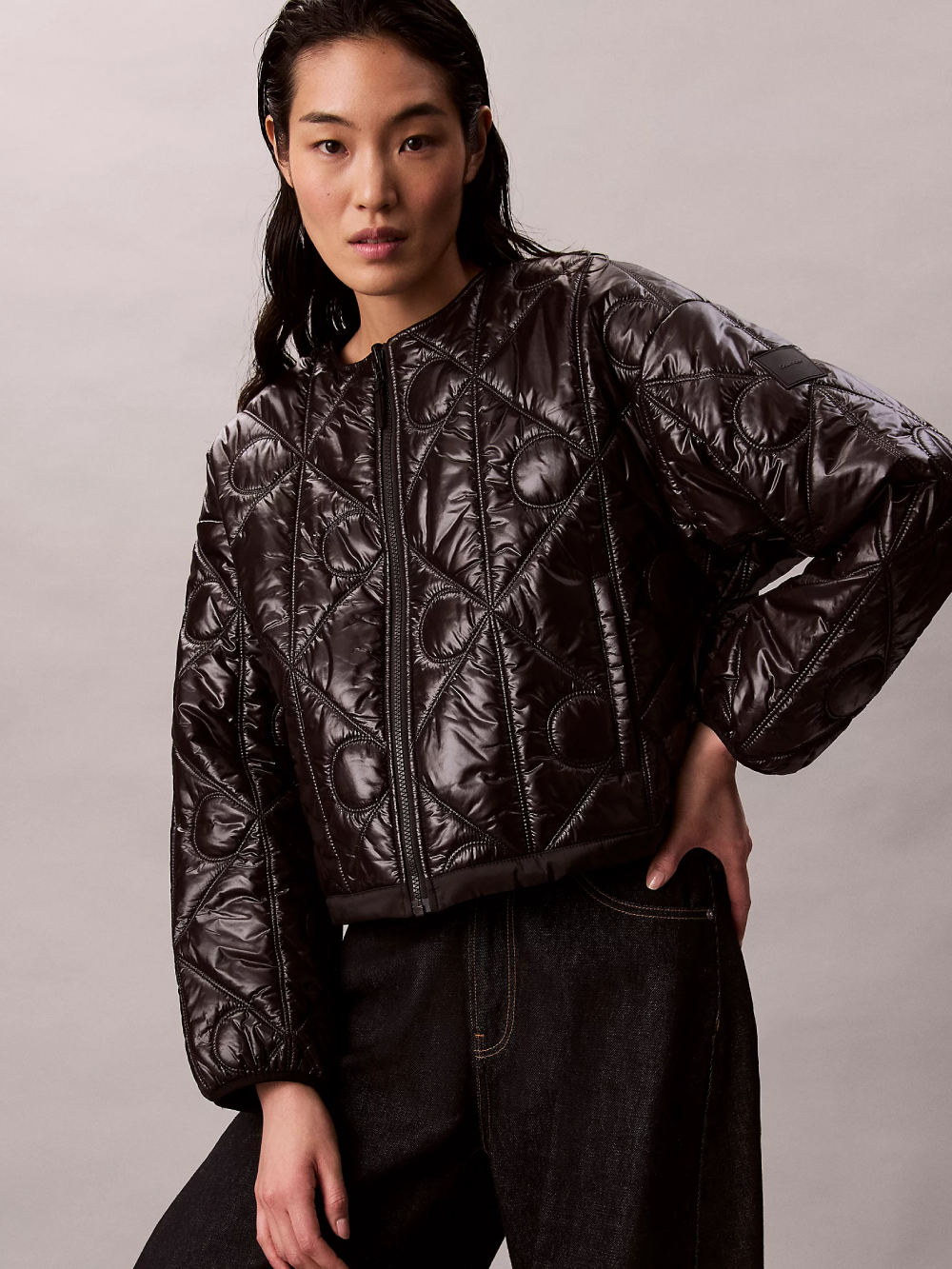 detail Calvin Klein dámská černá bunda