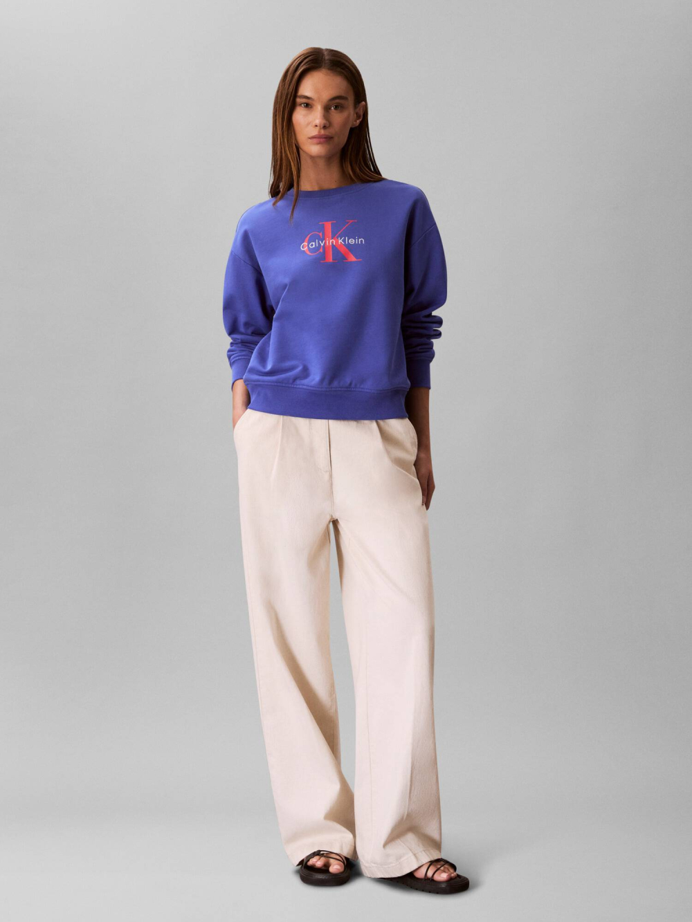 detail Calvin Klein dámská modrá mikina 