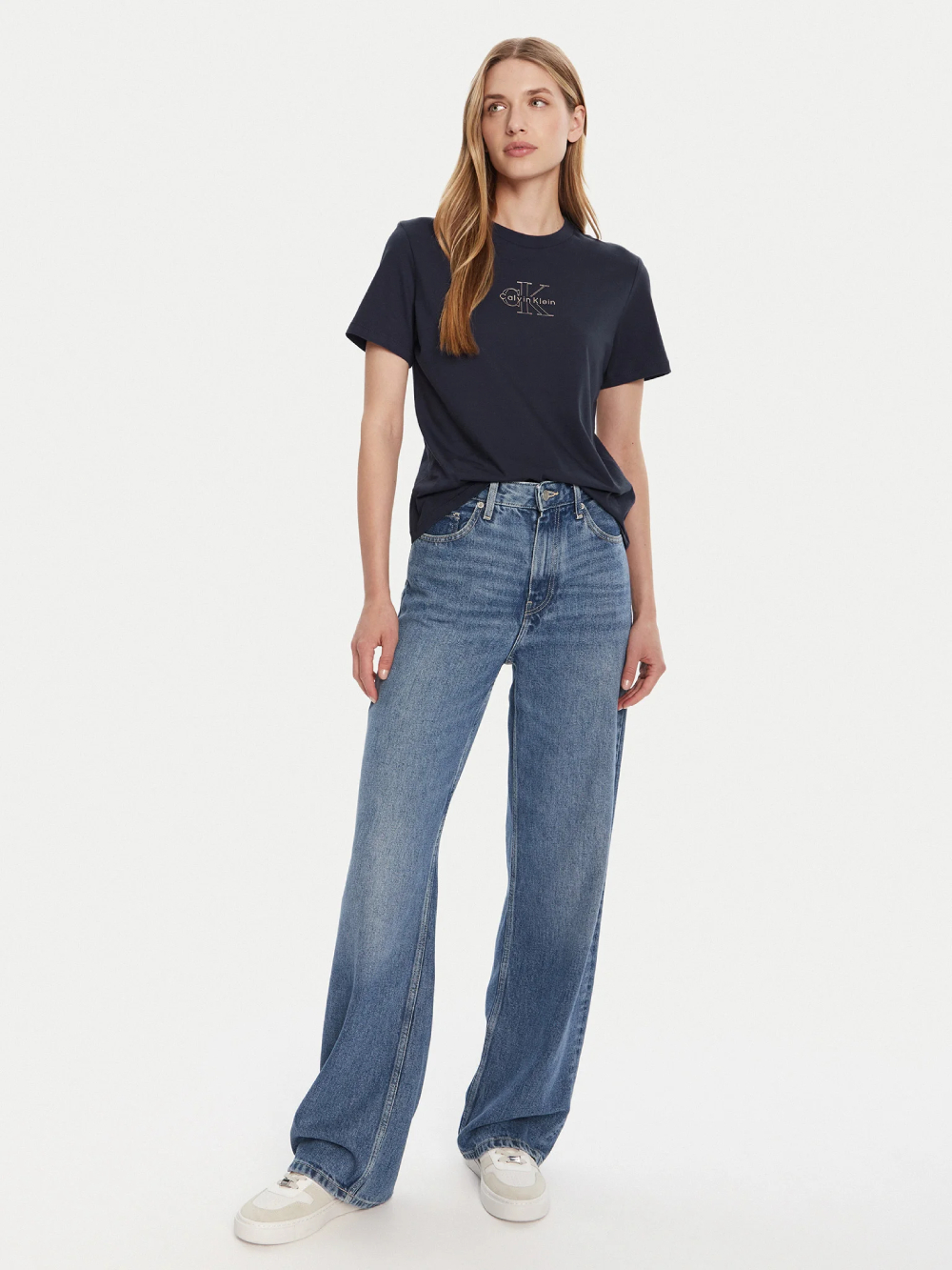 detail Calvin Klein dámské tmavě modré tričko