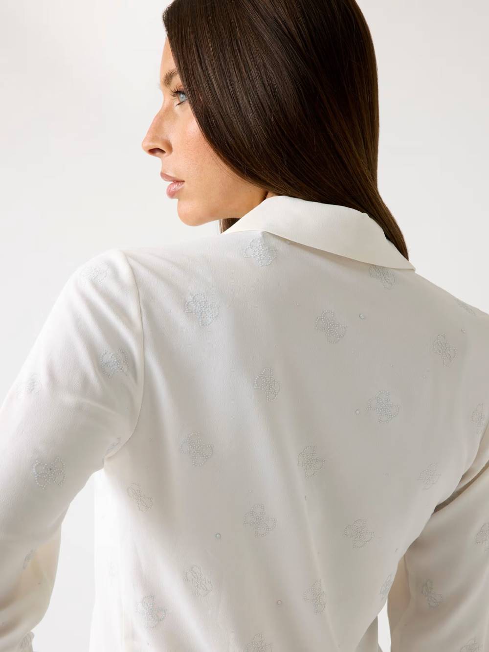 detail Guess dámská krémová košile