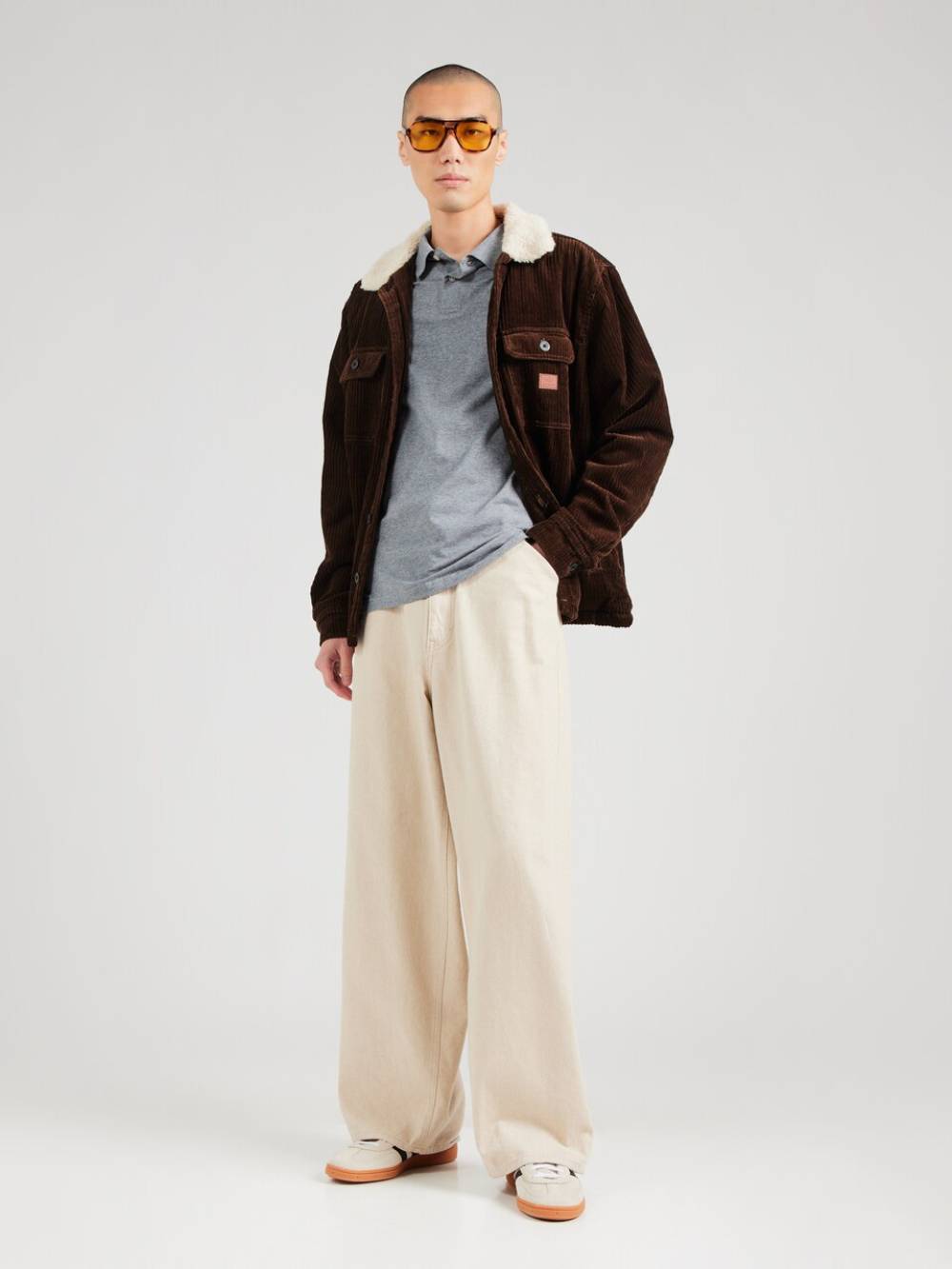 detail Guess pánské šedé polo tričko