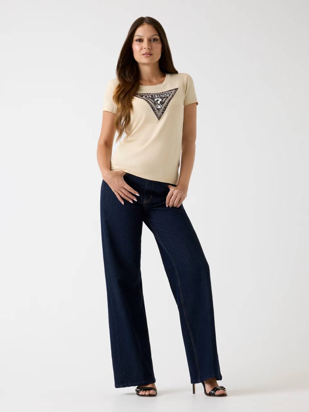 detail Guess dámské béžové tričko