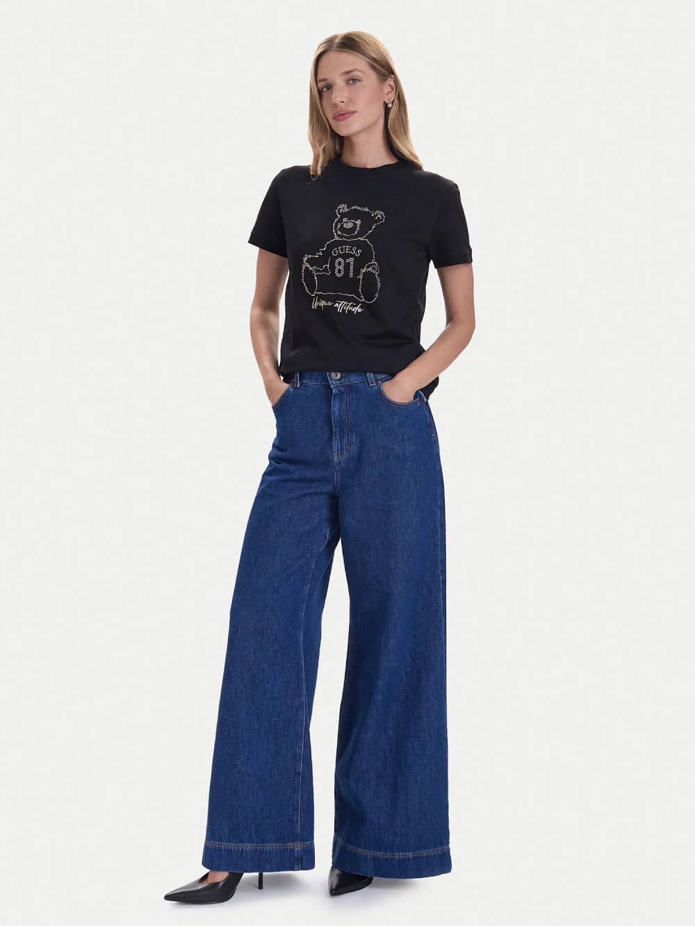 detail Guess dámské černé tričko