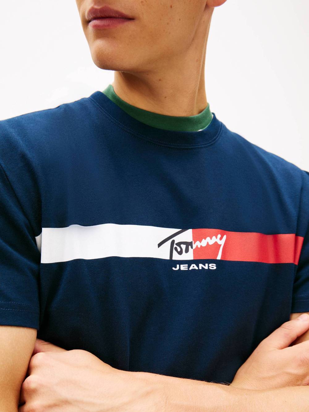 detail Tommy Jeans pánské modré tričko