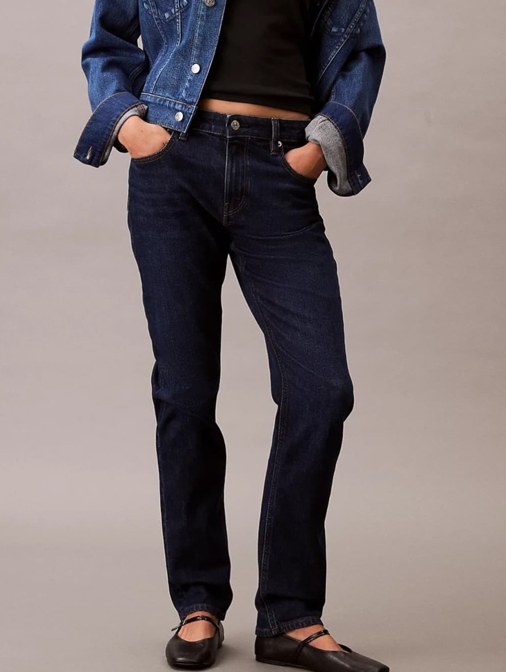 detail Calvin Klein dámské tmavě modré džíny
