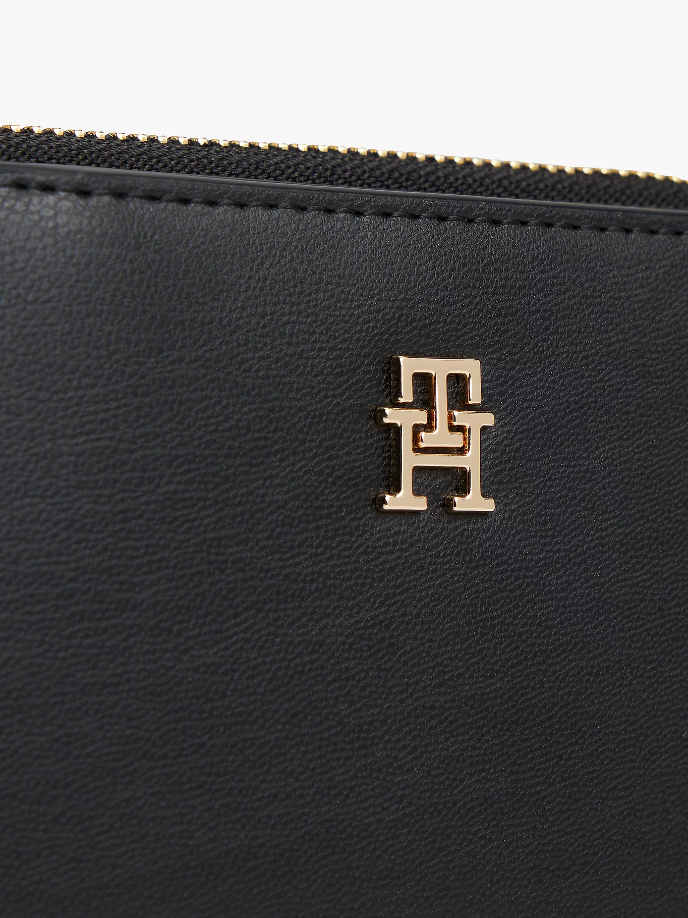 detail Tommy Hilfiger dámská černá peněženka