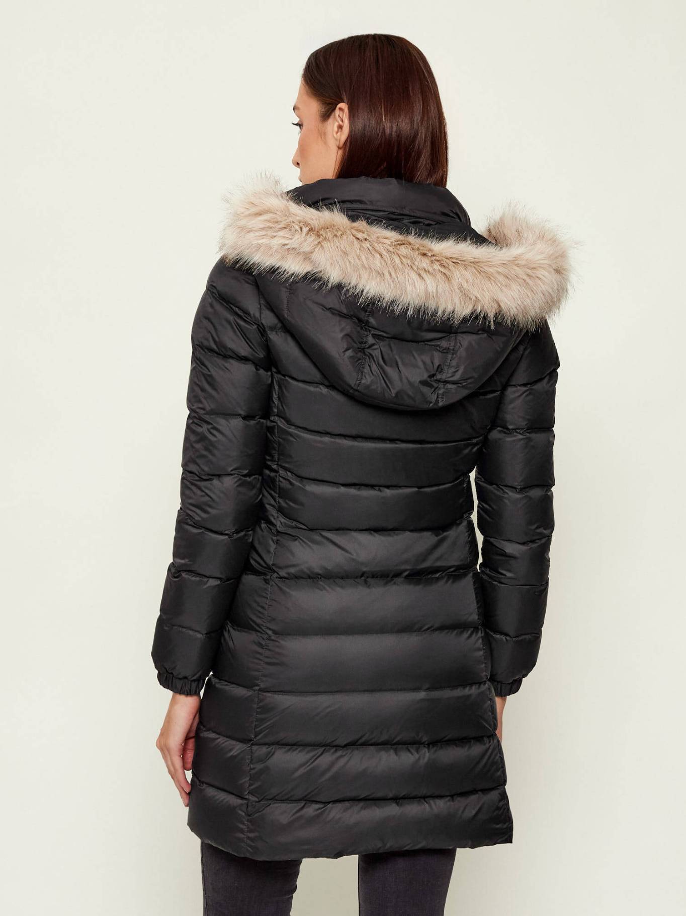 detail Tommy Jeans dámská černá bunda